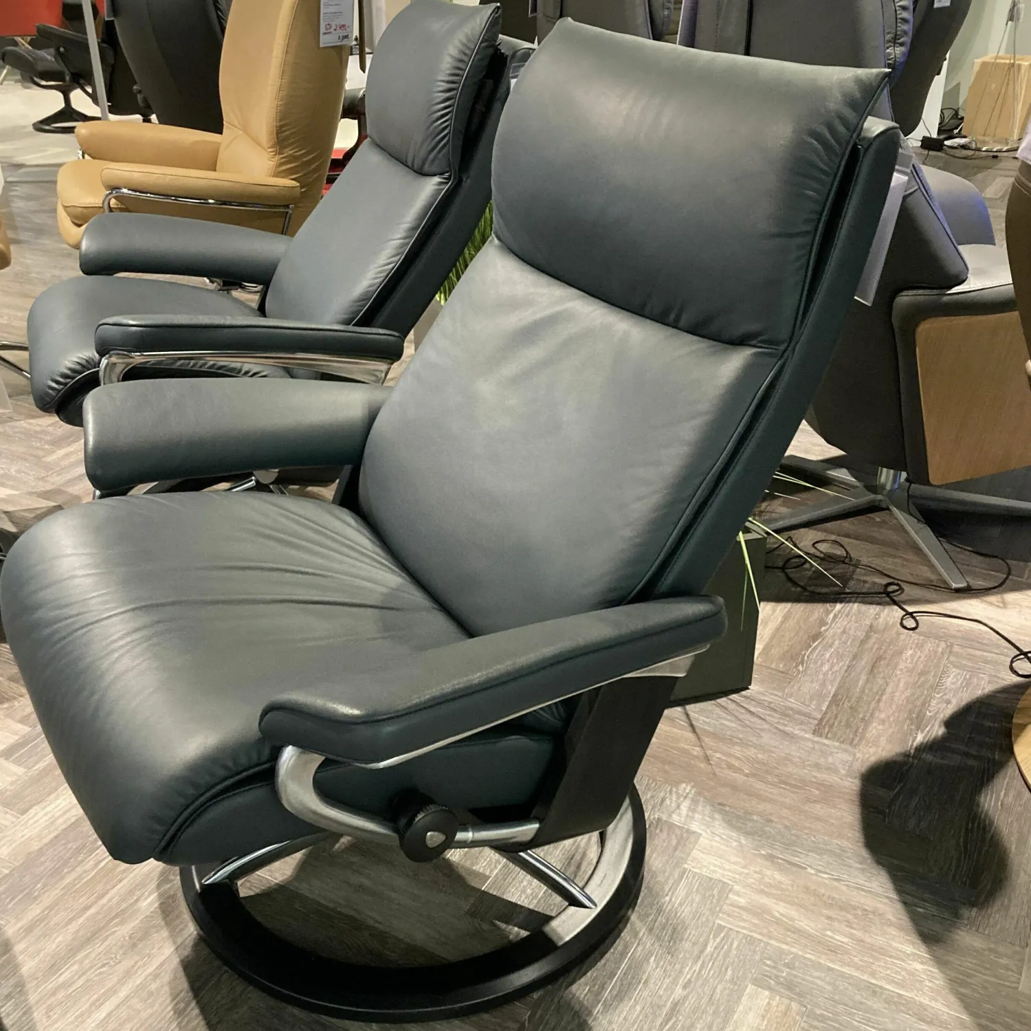 Stressless Relaxsessel|Relaxsessel Aura Leder Paloma Shadow Blue Blau Signature Gestell mit Hocker