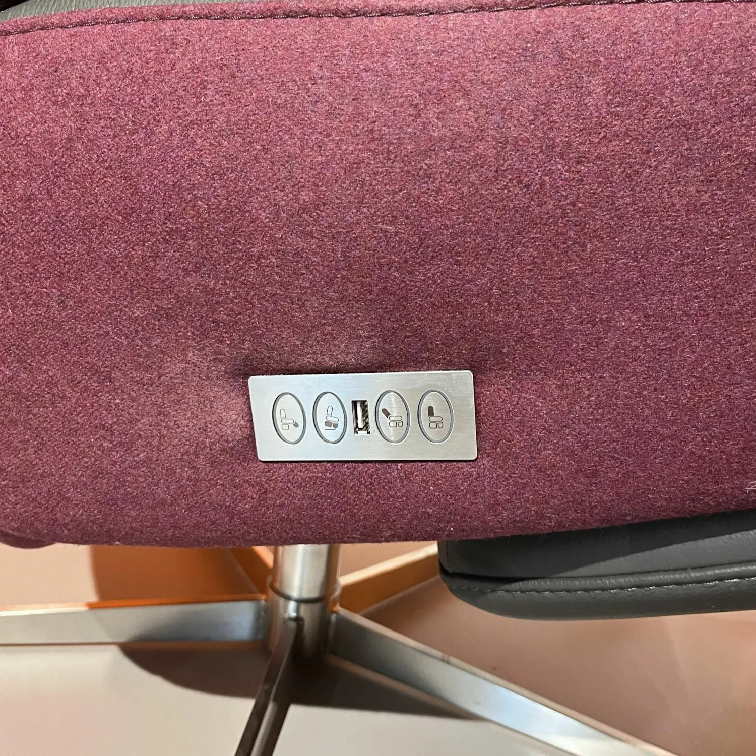 DFM Relaxsessel|Relaxsessel Balok Innen Leder Anthrazit Außen Stoff Aubergine Violett Gestell Kreuzfuß Edelstahl Drehbar