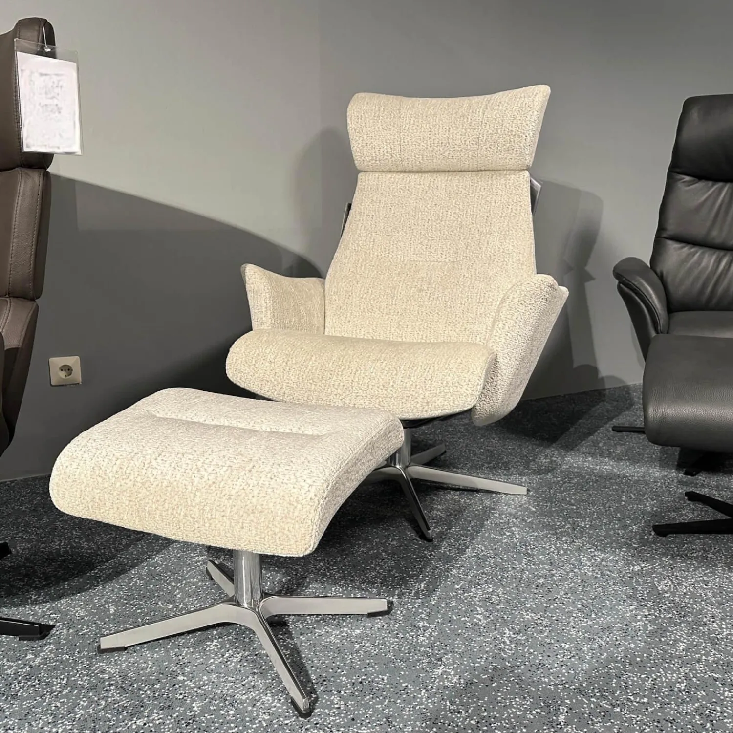 Conform Relaxsessel|Relaxsessel Beyoung Stoff Mercedes 1429 03 Cream Creme Fuß Aluminium Inklusive Hocker