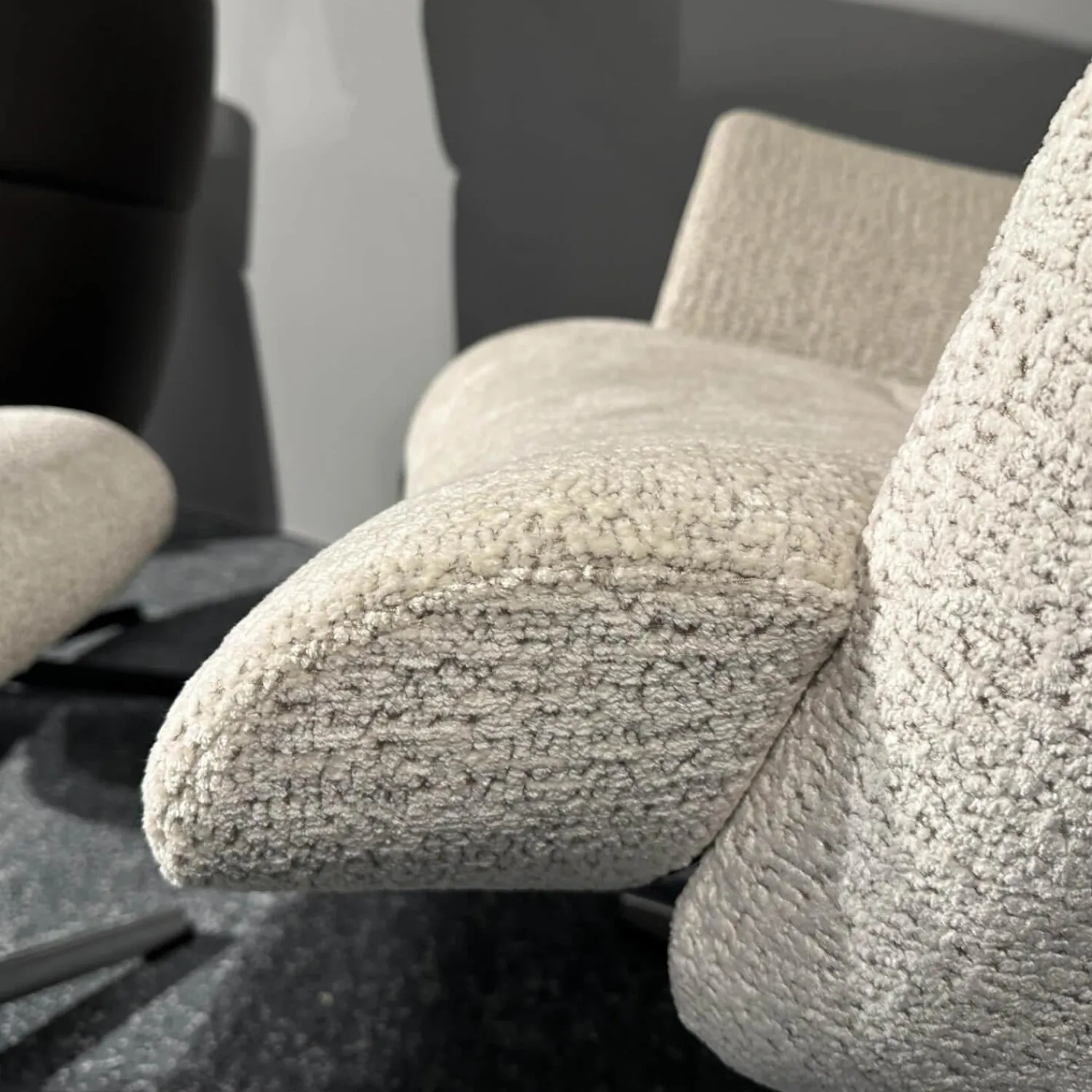 Conform Relaxsessel|Relaxsessel Beyoung Stoff Mercedes 1429 03 Cream Creme Fuß Aluminium Inklusive Hocker