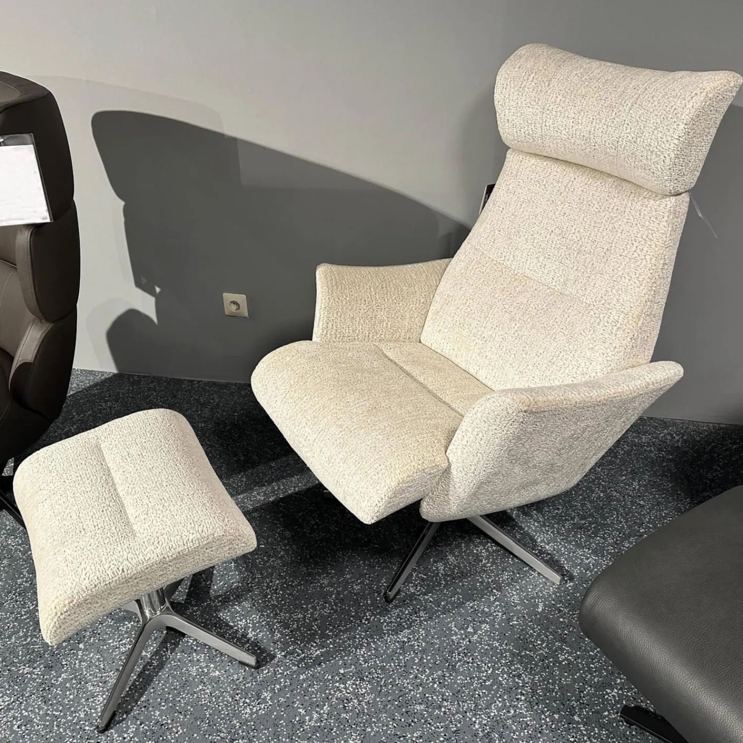 Conform Relaxsessel|Relaxsessel Beyoung Stoff Mercedes 1429 03 Cream Creme Fuß Aluminium Inklusive Hocker