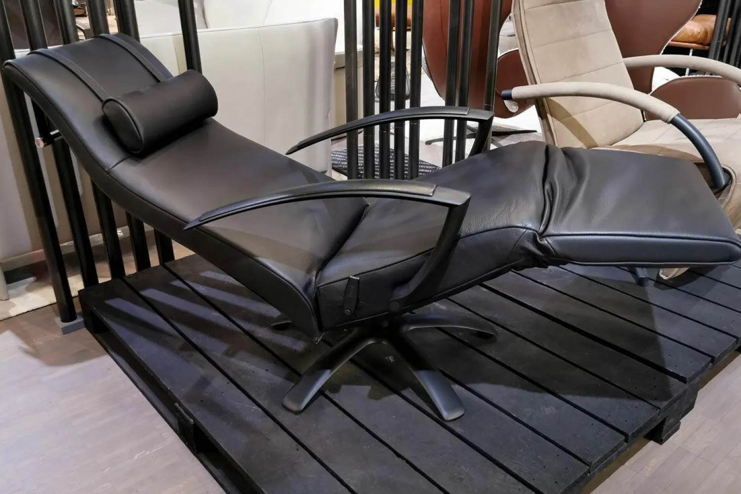 Jori Relaxsessel|Relaxsessel Brainbuilder Mono-Move Medi Leder Celia Nero Schwarz Gestell Schwarz