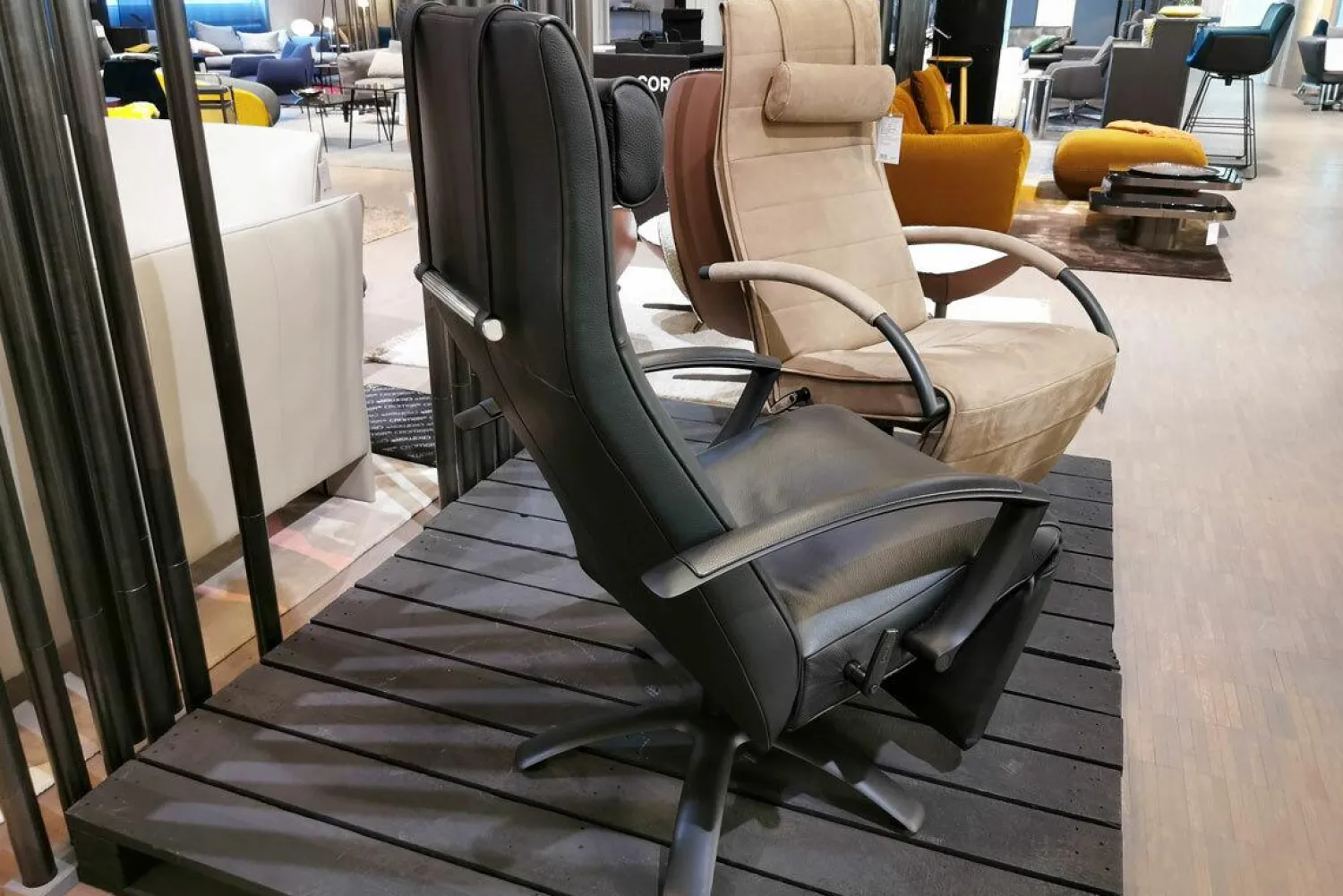 Jori Relaxsessel|Relaxsessel Brainbuilder Mono-Move Medi Leder Celia Nero Schwarz Gestell Schwarz