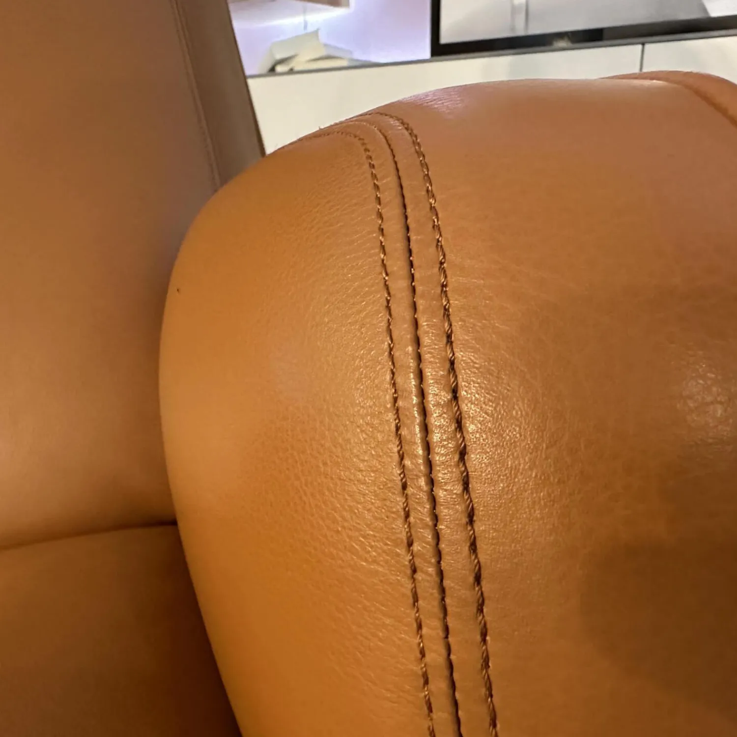 Jori Relaxsessel|Relaxsessel Cosy Ghost Leder Lipano Cognac Gestell 4-Sternfuß Gewellt In Chrom Hochglanz Kopfkissen Form Träne Abgerundet