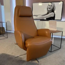 Jori Relaxsessel|Relaxsessel Cosy Ghost Leder Lipano Cognac Gestell 4-Sternfuß Gewellt In Chrom Hochglanz Kopfkissen Form Träne Abgerundet