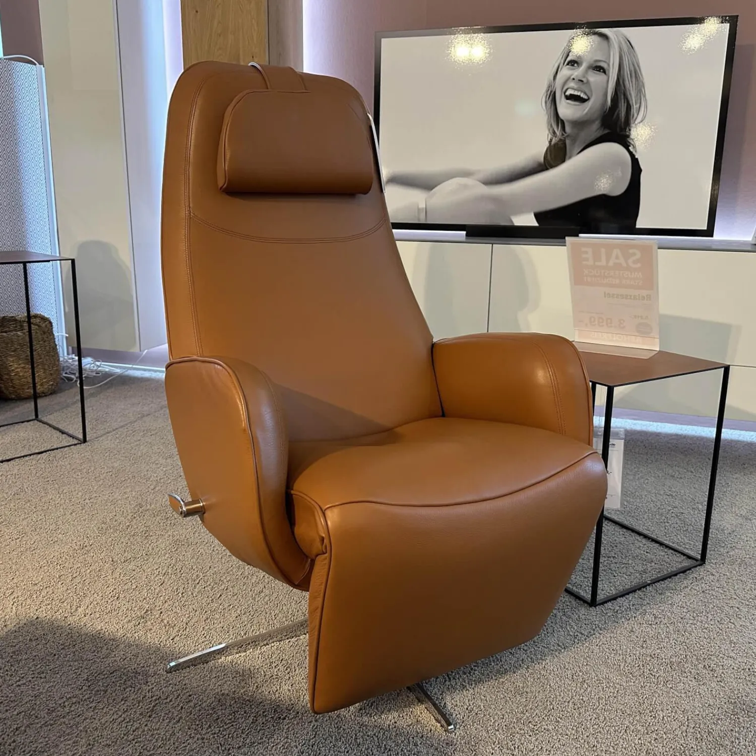 Jori Relaxsessel|Relaxsessel Cosy Ghost Leder Lipano Cognac Gestell 4-Sternfuß Gewellt In Chrom Hochglanz Kopfkissen Form Träne Abgerundet