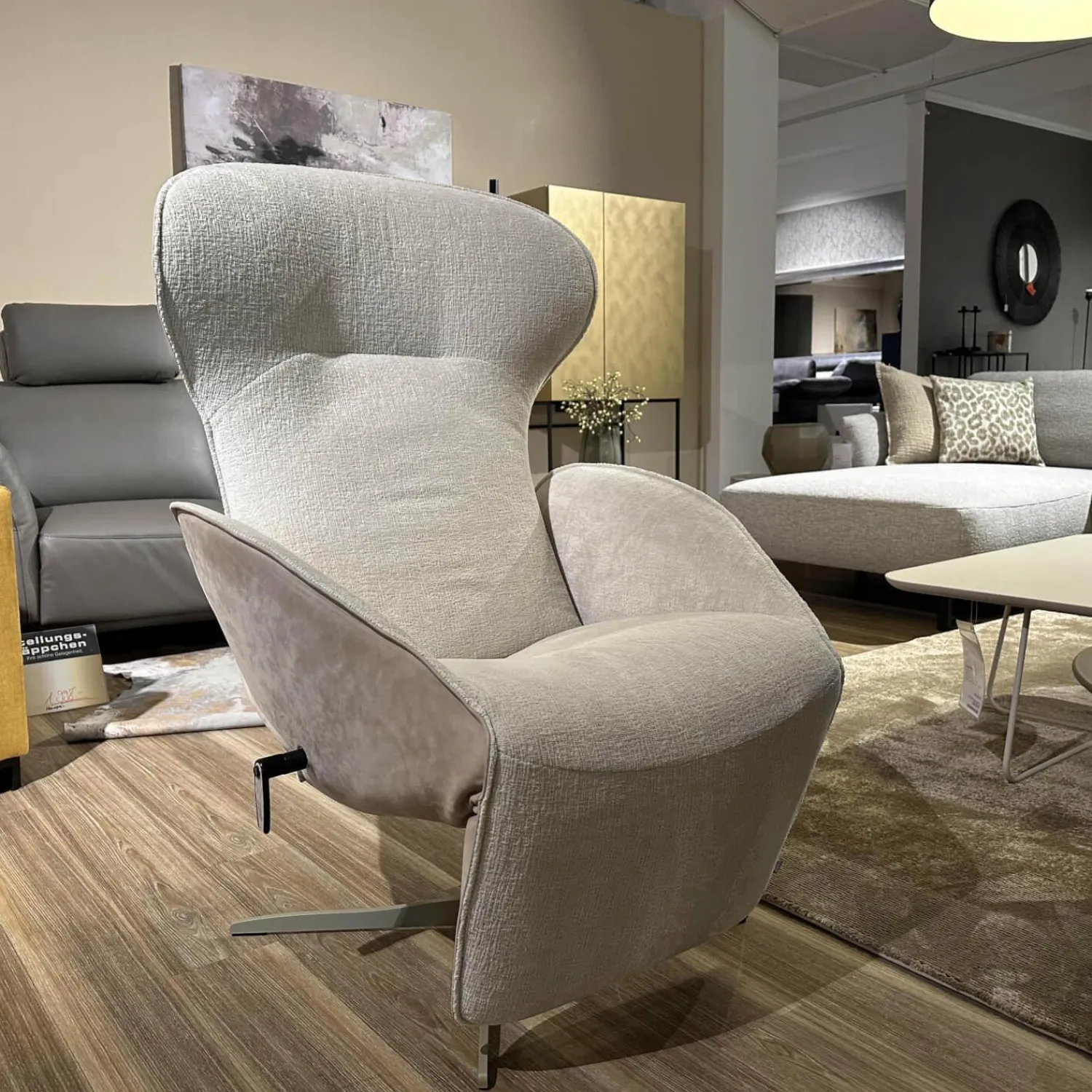 Jori Relaxsessel|Relaxsessel Daydreamer Mono Move JR 7450 Innen Stoff Mumble Gesso Beige Außen Leder Nubuck Cream Beige Gestell Graugelb Matt Inklusive Beistelltisch Sposa T105