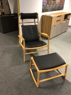 Gazzda Relaxsessel|Relaxsessel Dedo Eiche Massiv Weiß Geölt Leder Dakar Schwarz mit Fußbank