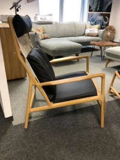 Gazzda Relaxsessel|Relaxsessel Dedo Eiche Massiv Weiß Geölt Leder Dakar Schwarz mit Fußbank