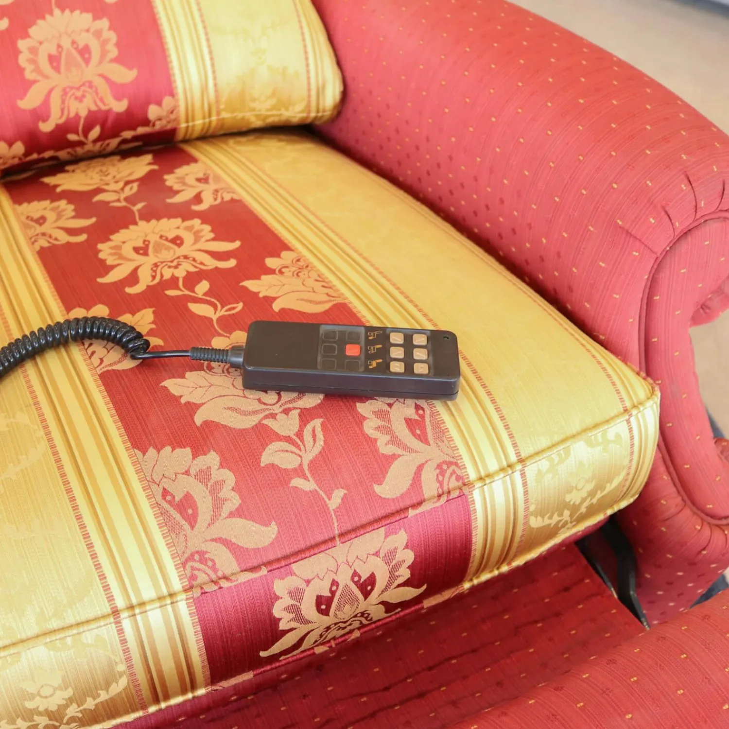 Finkeldei Relaxsessel|Relaxsessel Excalibur Stoff Rot Goldgelb Füße Mit Stoff Bezogen