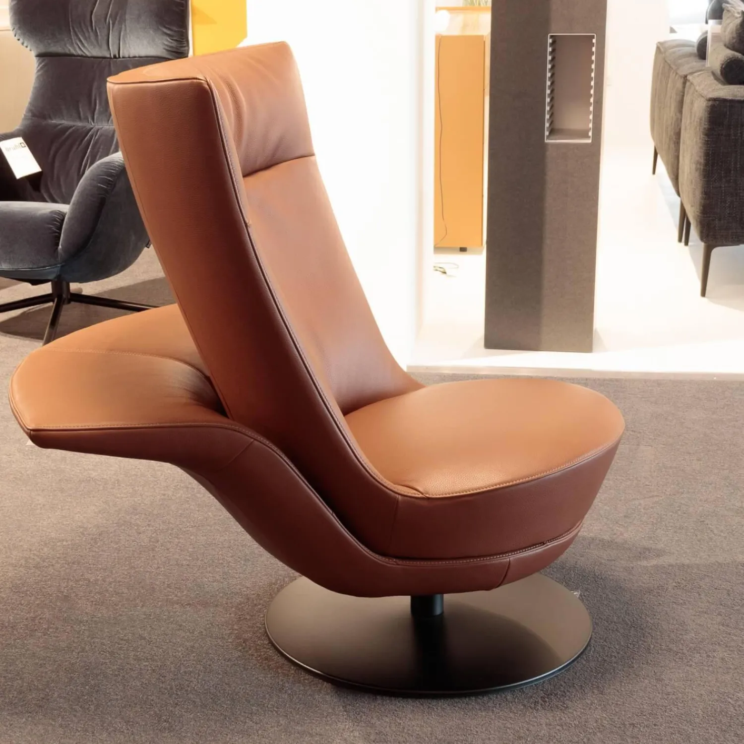 FSM Relaxsessel|Relaxsessel FM-180 Pli Bezug Leder Living Whisky Braun Tellerfuß Metall Schwarzmatt Beschichtet