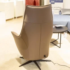 Contur Relaxsessel|Relaxsessel Girona Medium Leder Prisma 600 Braun Kreuzfuß 32 Aluminium Schwarz