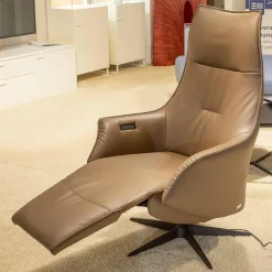 Contur Relaxsessel|Relaxsessel Girona Medium Leder Prisma 600 Braun Kreuzfuß 32 Aluminium Schwarz