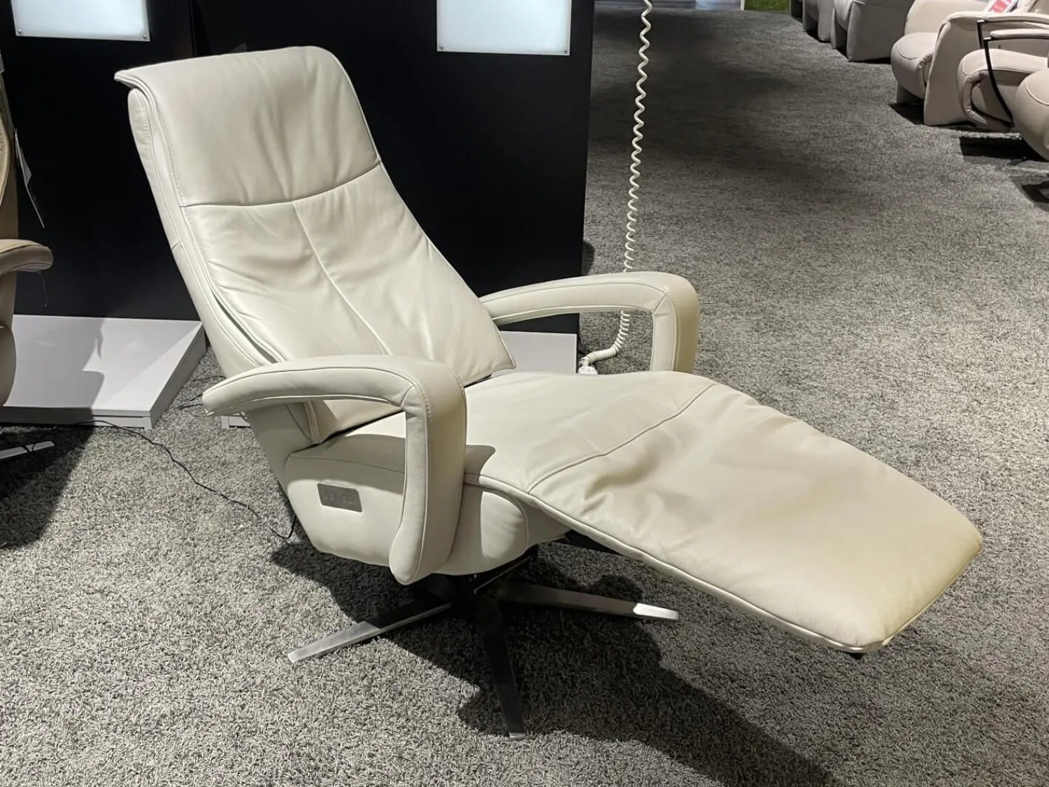 Hukla Relaxsessel|Relaxsessel Husum Nr 1 Medium Leder Credo Weiß Sternfuß Schwarz Motorisch Verstellbar