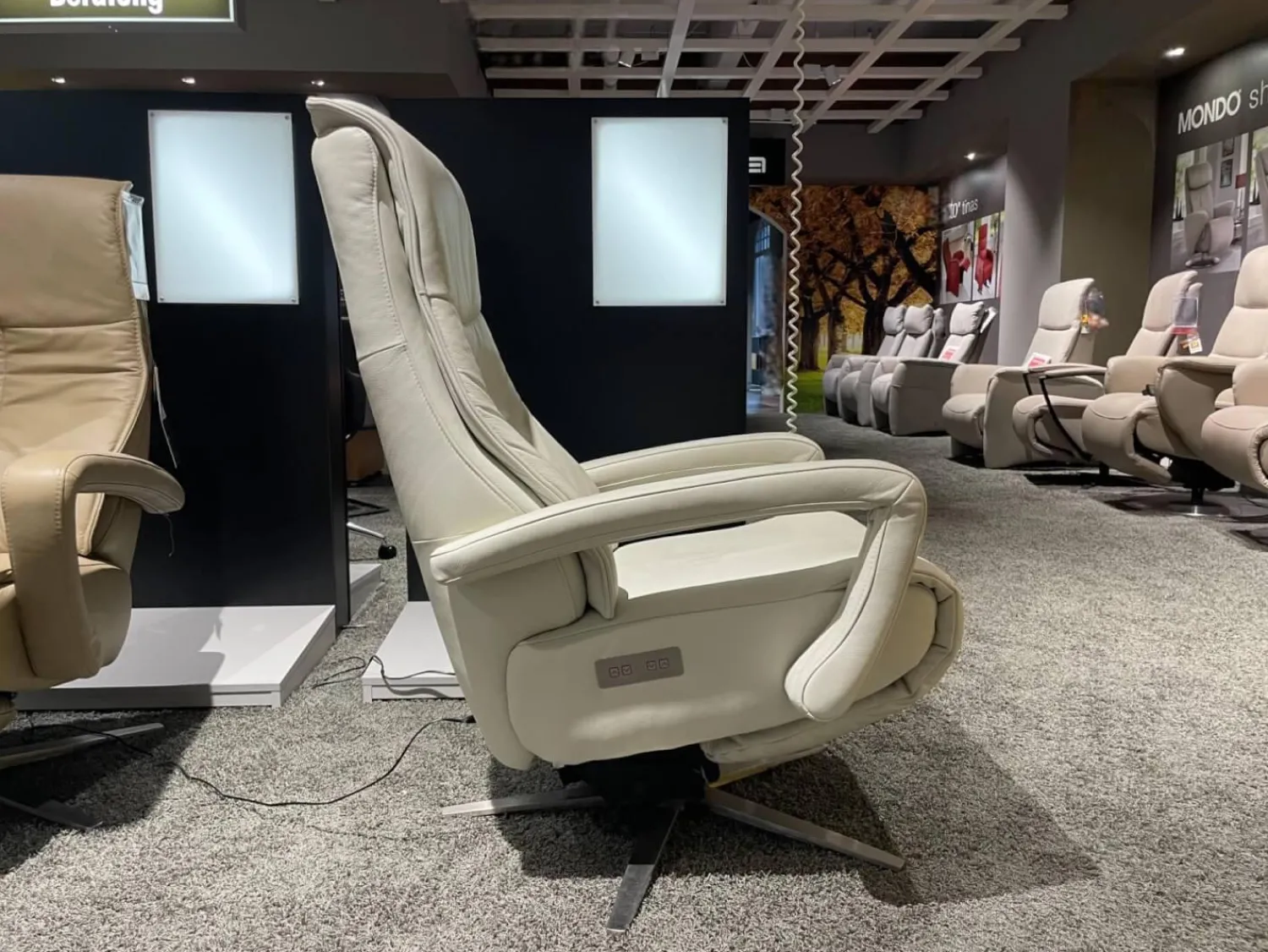 Hukla Relaxsessel|Relaxsessel Husum Nr 1 Medium Leder Credo Weiß Sternfuß Schwarz Motorisch Verstellbar