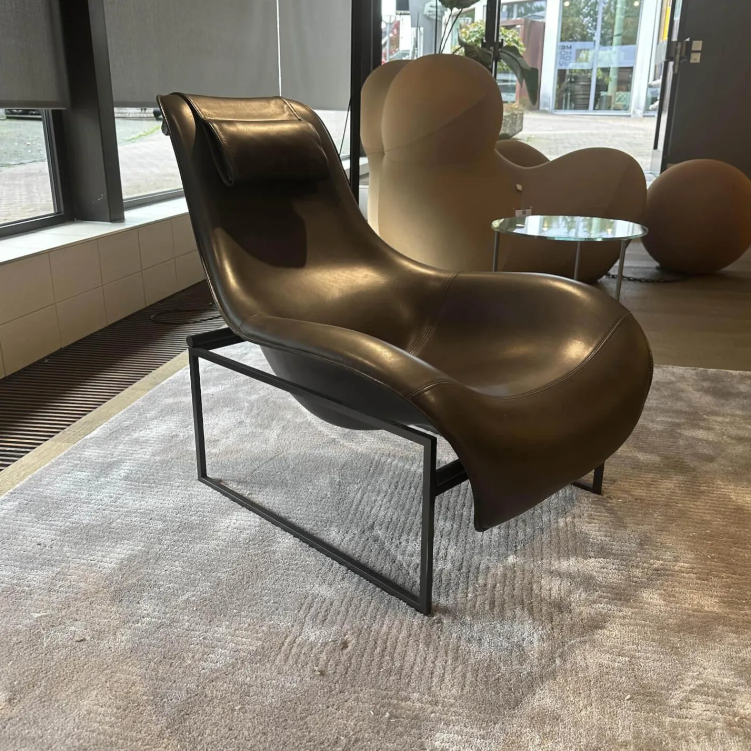 B&B Italia Relaxsessel|Relaxsessel Mart MPRN1 Leder KS153 Kasia Anthrazit Traggestell Schwarz Lackiert Mit Kopfstütze