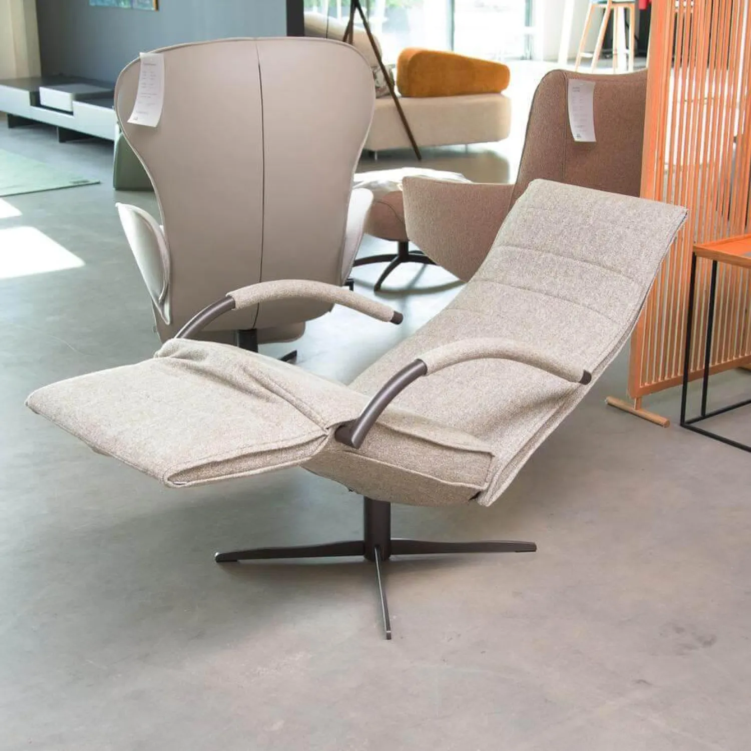 Jori Relaxsessel|Relaxsessel Mensana Medi Mono-Move Stoff Vivid 05 Beige Füße Bronze mit Verstellung