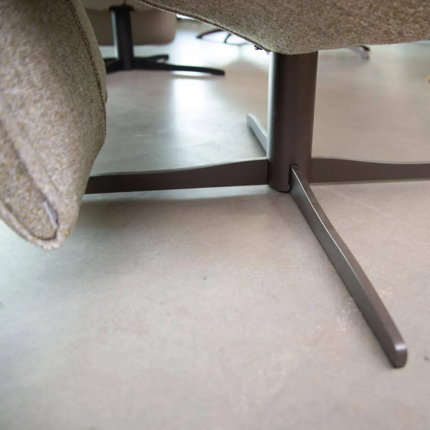 Jori Relaxsessel|Relaxsessel Mensana Medi Mono-Move Stoff Vivid 05 Beige Füße Bronze mit Verstellung