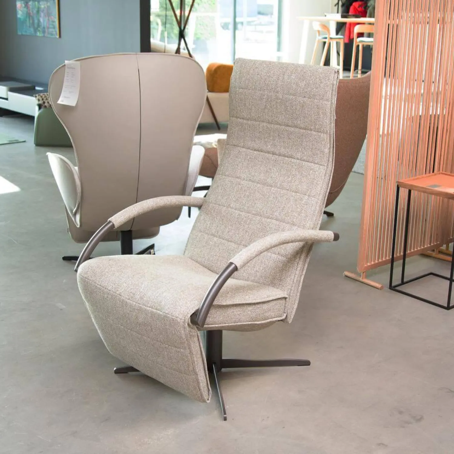 Jori Relaxsessel|Relaxsessel Mensana Medi Mono-Move Stoff Vivid 05 Beige Füße Bronze mit Verstellung