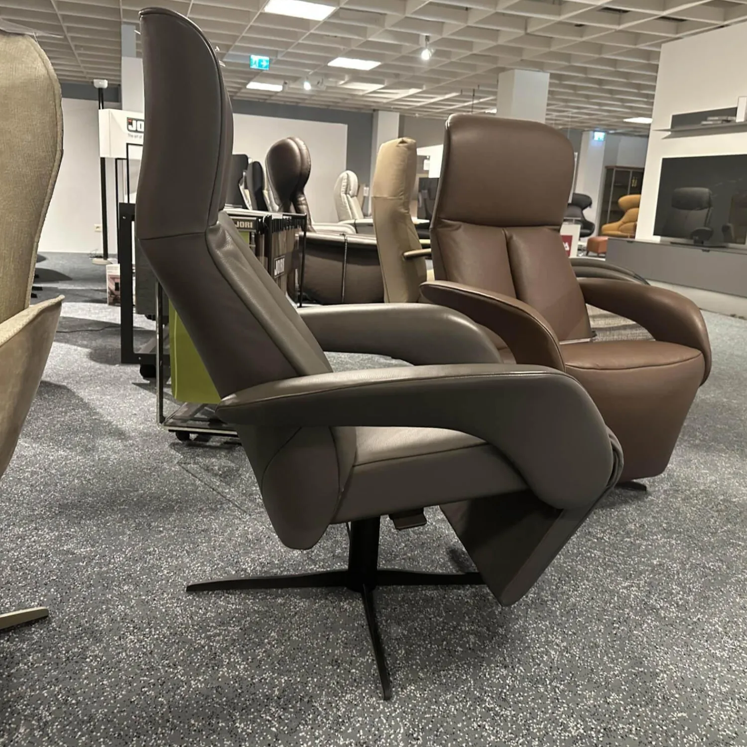 Jori Relaxsessel|Relaxsessel Symphony JR 3860 Multi Move Medi Leder Celia Smoke Grau Braun 4 Stern Fuß Gewellt Schwarz Lackiert