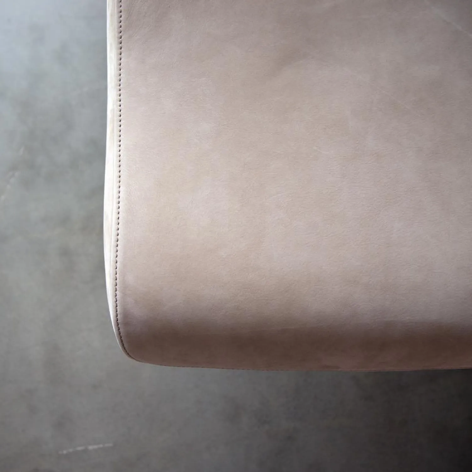 Jori Relaxsessel|Relaxsessel Time Out Nubukleder Cream Braun 4 Sternfuß Bronze Inklusive Hocker