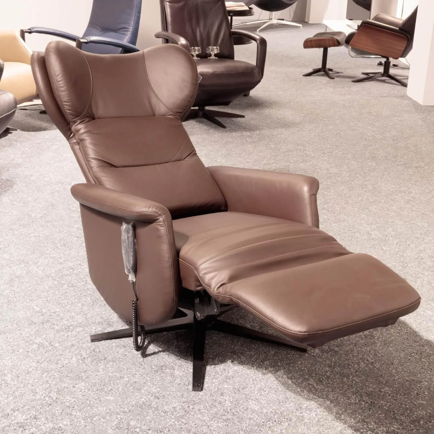 Puhlmann Relaxsessel|Relaxsessel Vegas Bezug Leder Dea 4040 Darkbrown Braun Sternfuss Schwarz Matt Mit 3 Motorischer Verstellung