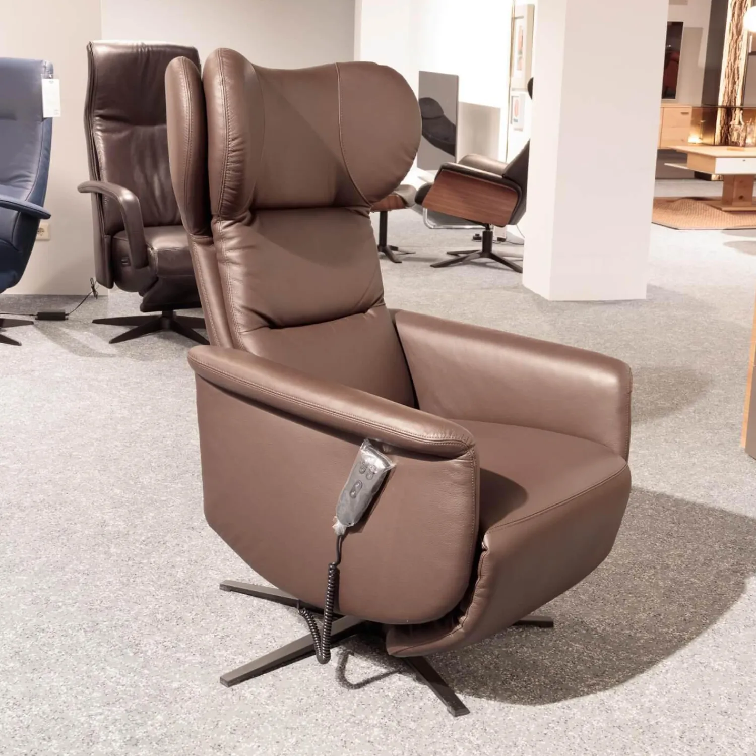 Puhlmann Relaxsessel|Relaxsessel Vegas Bezug Leder Dea 4040 Darkbrown Braun Sternfuss Schwarz Matt Mit 3 Motorischer Verstellung