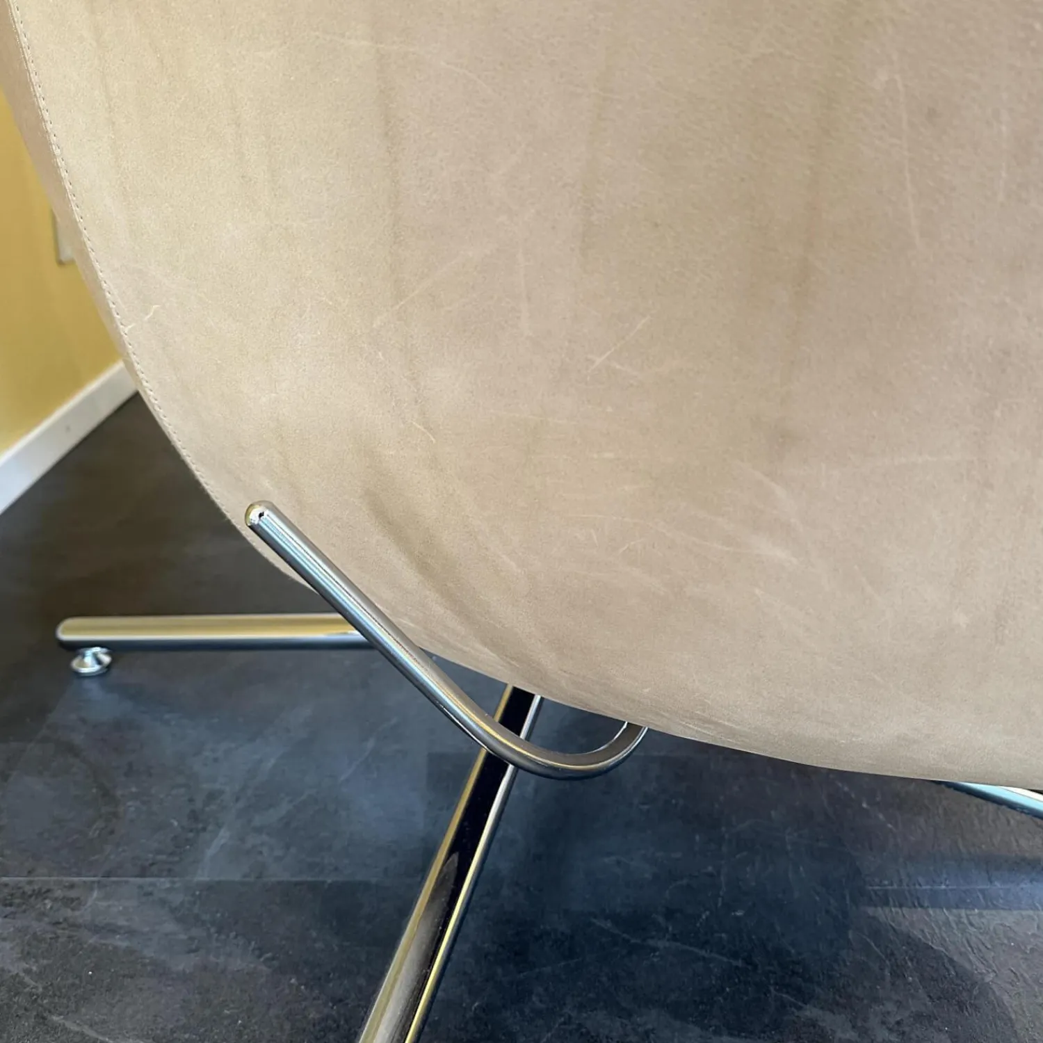 Brühl Relaxsessel|Relaxsessel Victor Bezug Leder 5669 45 Lama Beige Drehgestell Kreuzfuß Verchromt Inklusive Hocker