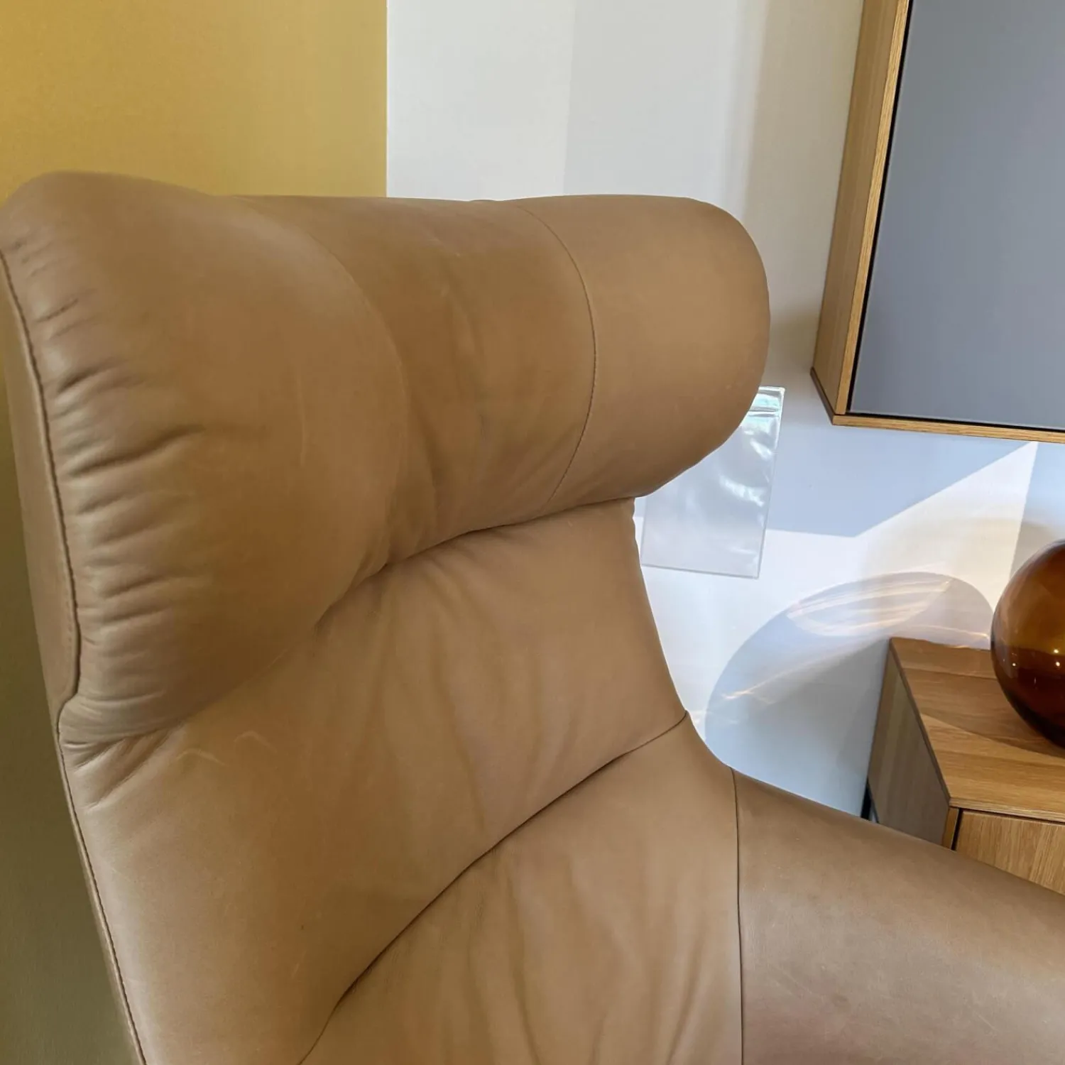 Brühl Relaxsessel|Relaxsessel Victor Bezug Leder 5669 45 Lama Beige Drehgestell Kreuzfuß Verchromt Inklusive Hocker