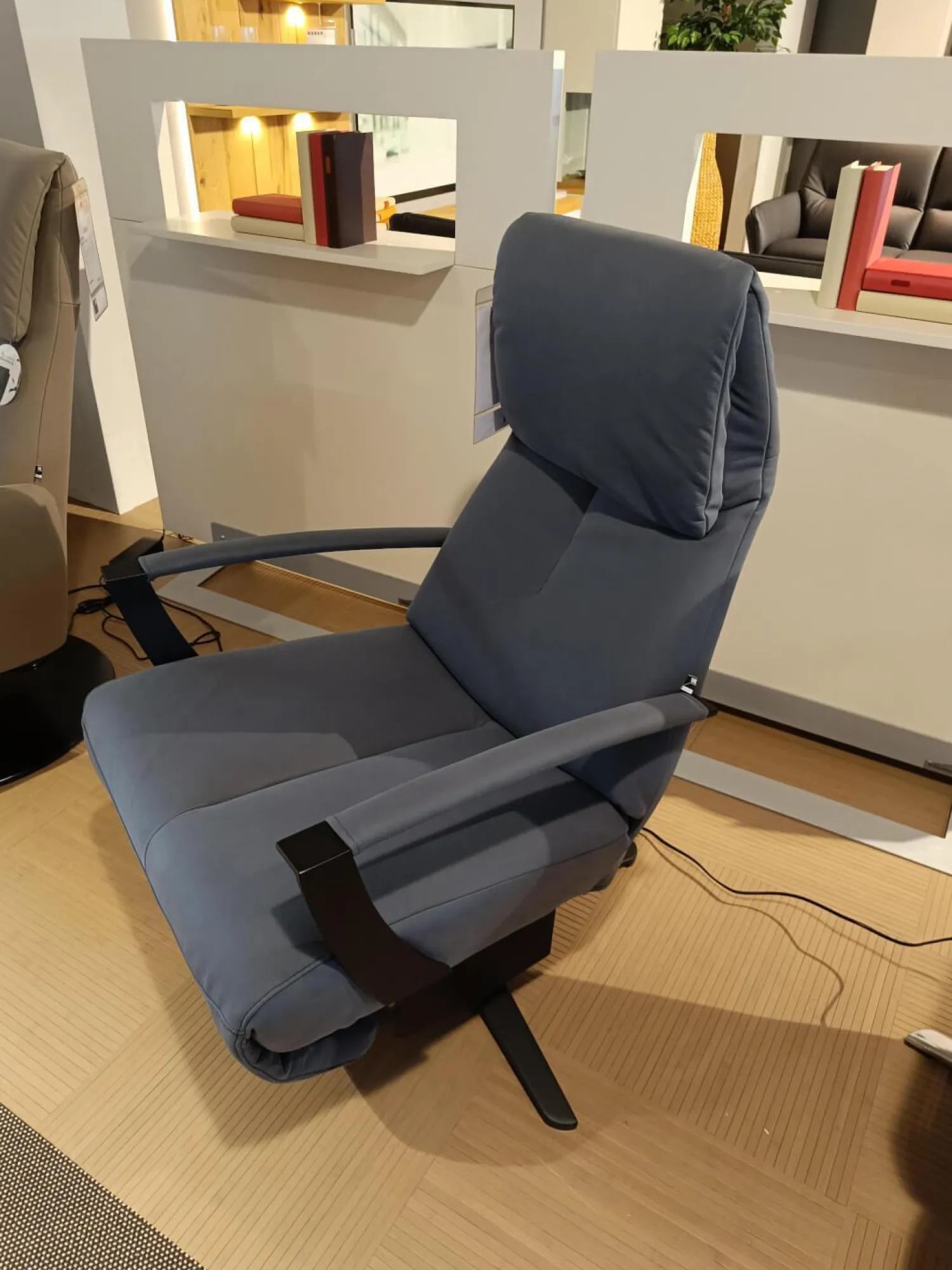 WK Wohnen Relaxsessel|Relaxsessel WK 616 Carlos Leder G Davinci Night Blau Grau 4 Sternfuß Metall Black Schwarz Matt Mit Motorischer Kopfteilverstellung Und Aufstehhilfe