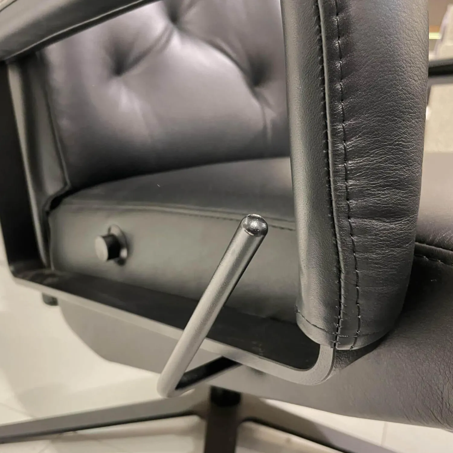 WK Wohnen Relaxsessel|Relaxsessel WK 682 Flori Leder 40 Royal 100 Gestell Schwarz Pulverbeschichtet