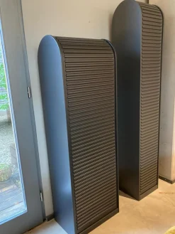 Pastoe Regale & Container|Rolladenschrank Adamer Außen Lack Black Schwarz Innen Lack Black Schwarz Struktur Ohne Grauen Schrank