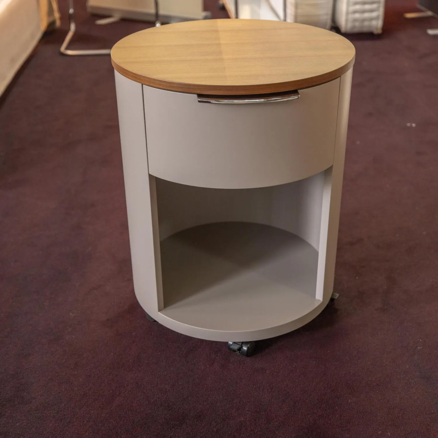 Schönbuch Kommoden & Sideboards|Rundkommode Conga Platte Nussbaum Furniert Korpus Basisfarbe Beige Grau Flachgriff 90 Chrom Glänzend Mit 5 Möbelrollen