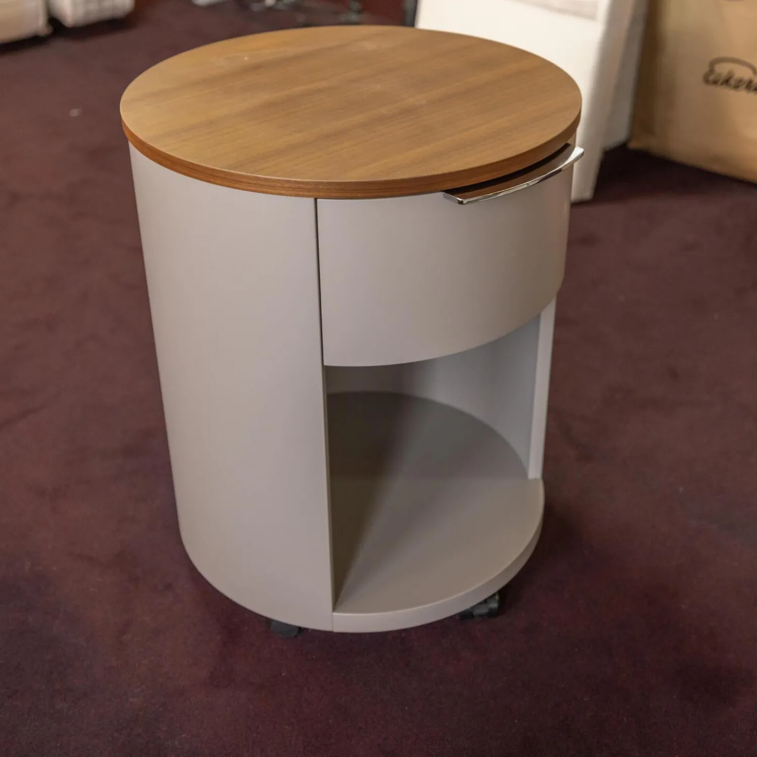 Schönbuch Kommoden & Sideboards|Rundkommode Conga Platte Nussbaum Furniert Korpus Basisfarbe Beige Grau Flachgriff 90 Chrom Glänzend Mit 5 Möbelrollen