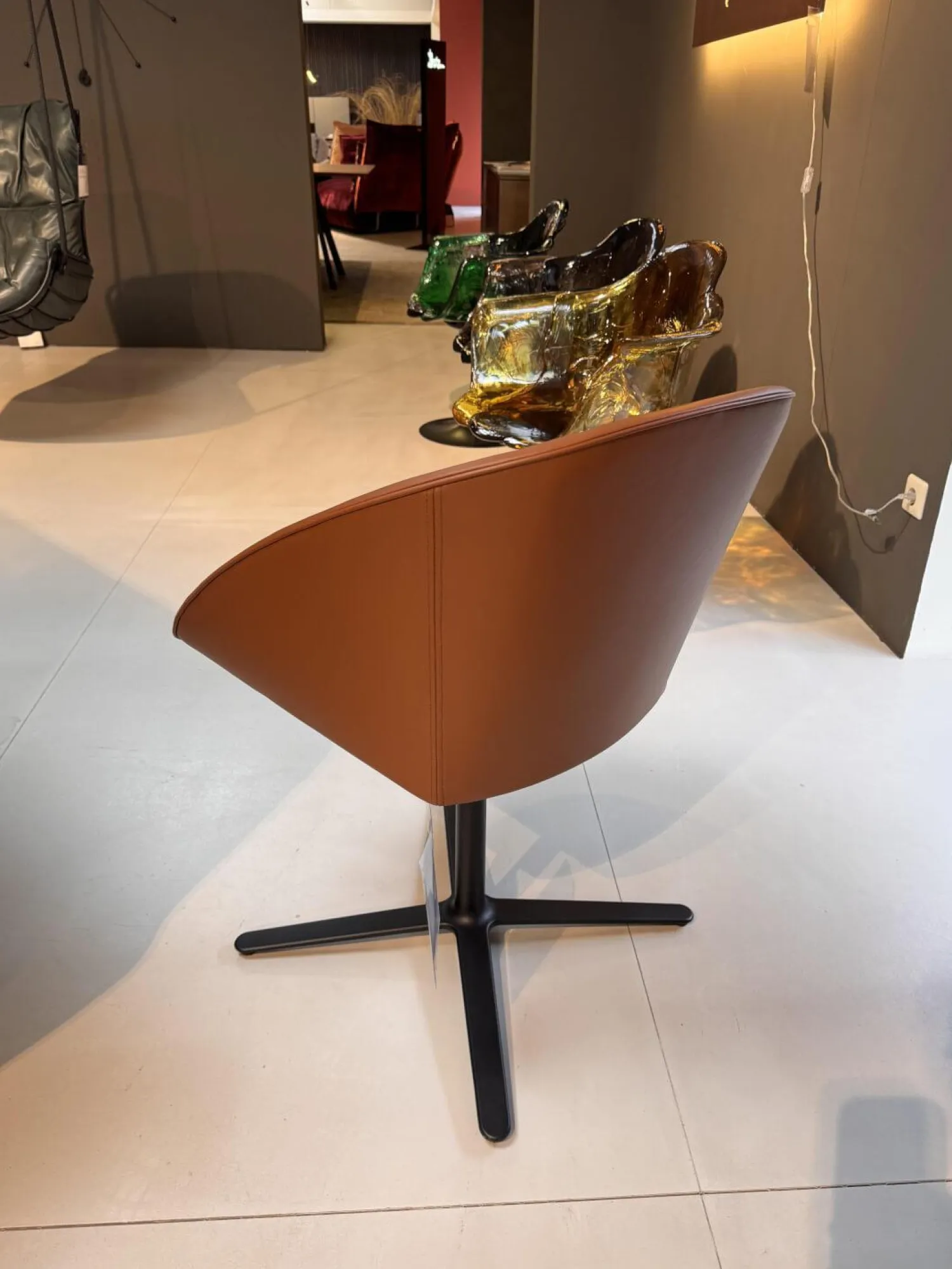 Draenert Einzelstühle|Schalenstuhl Dan Leder 662 Braun Kreuzgestell Schwarz Mit Kissen Drehbar