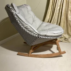 DEDON Loungemöbel|Schaukelstuhl Mbrace Stoff A 264 Cool Sage Grau Gestell Aluminium Füße Massivholz Teak Inklusive Beistelltisch