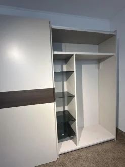 Contur Kleiderschränke|Schiebetürenschrank Athena Logica Lack 127 Hot Grau Griff Lack Absetzungen Melamin Holz MT RT Thermoeiche Innen Stoffoptik Perlmutt