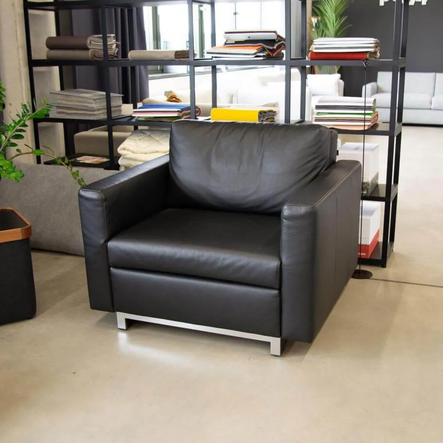 Signet Relaxsessel|Schlafsessel Nick Leder Namibia Schwarz Füße Chrombügel Armlehnen Klappbar Mit 1 Rückenkissen