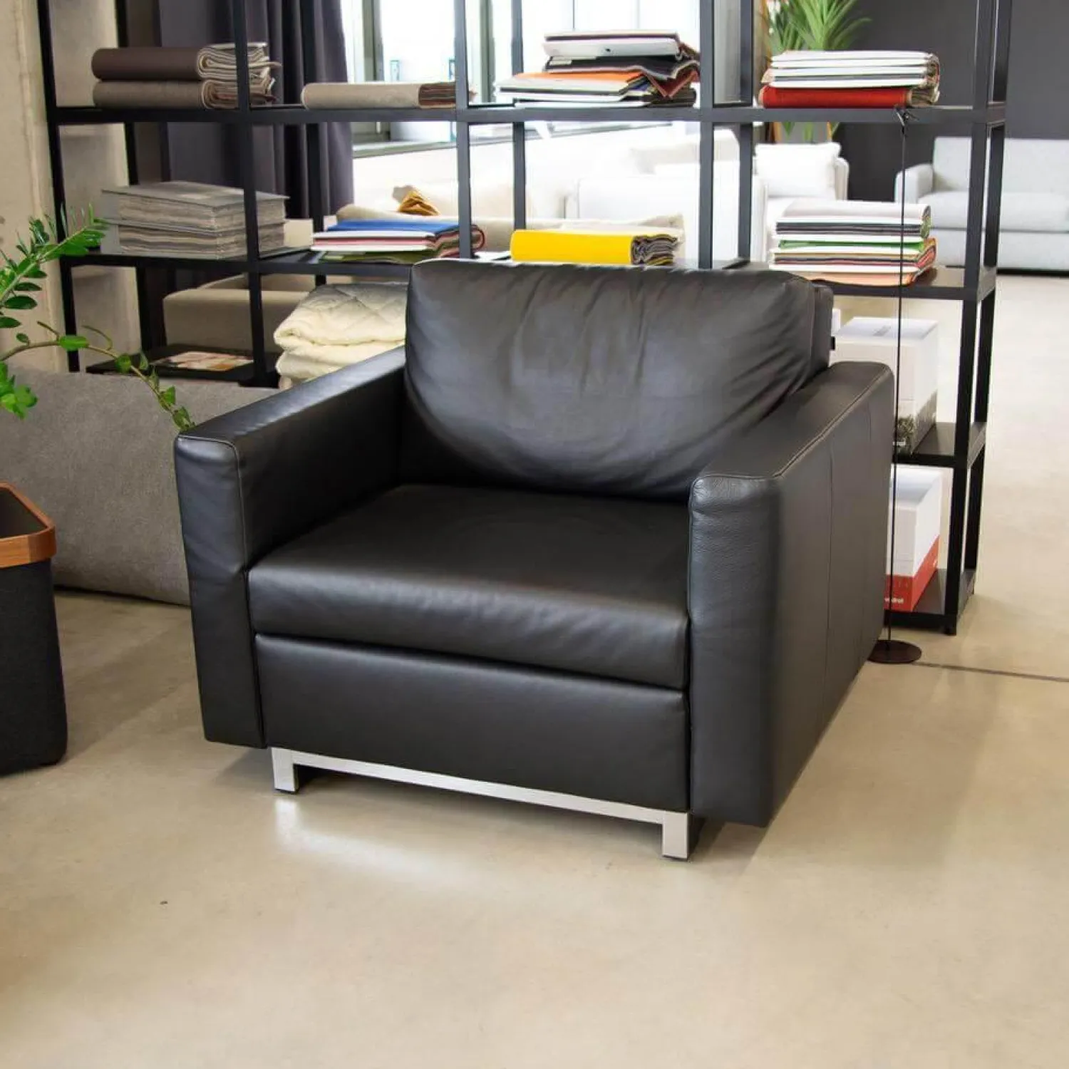 Signet Relaxsessel|Schlafsessel Nick Leder Namibia Schwarz Füße Chrombügel Armlehnen Klappbar Mit 1 Rückenkissen