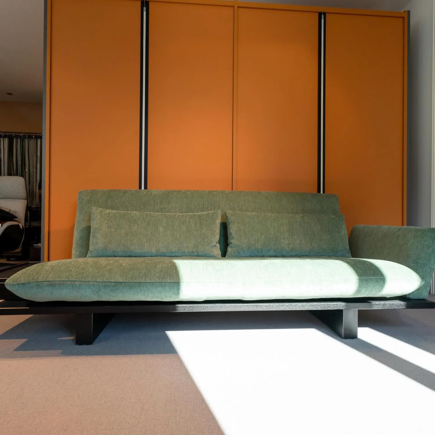 Signet Schlafsofas|Schlafsofa Veda Stoff Pesaro Kat. D Schilf Cort Grün mit 2 Kissen