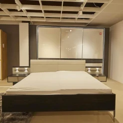 Mondo Kleiderschränke|Schlafzimmer Andro Front und Korpus Eiche Mocca Nachbildung Drehtürenschrank 2 Nachttische Doppelbett Mit Polsterkopfteil Kieselgrau Ohne Matratze Und Lattenrost