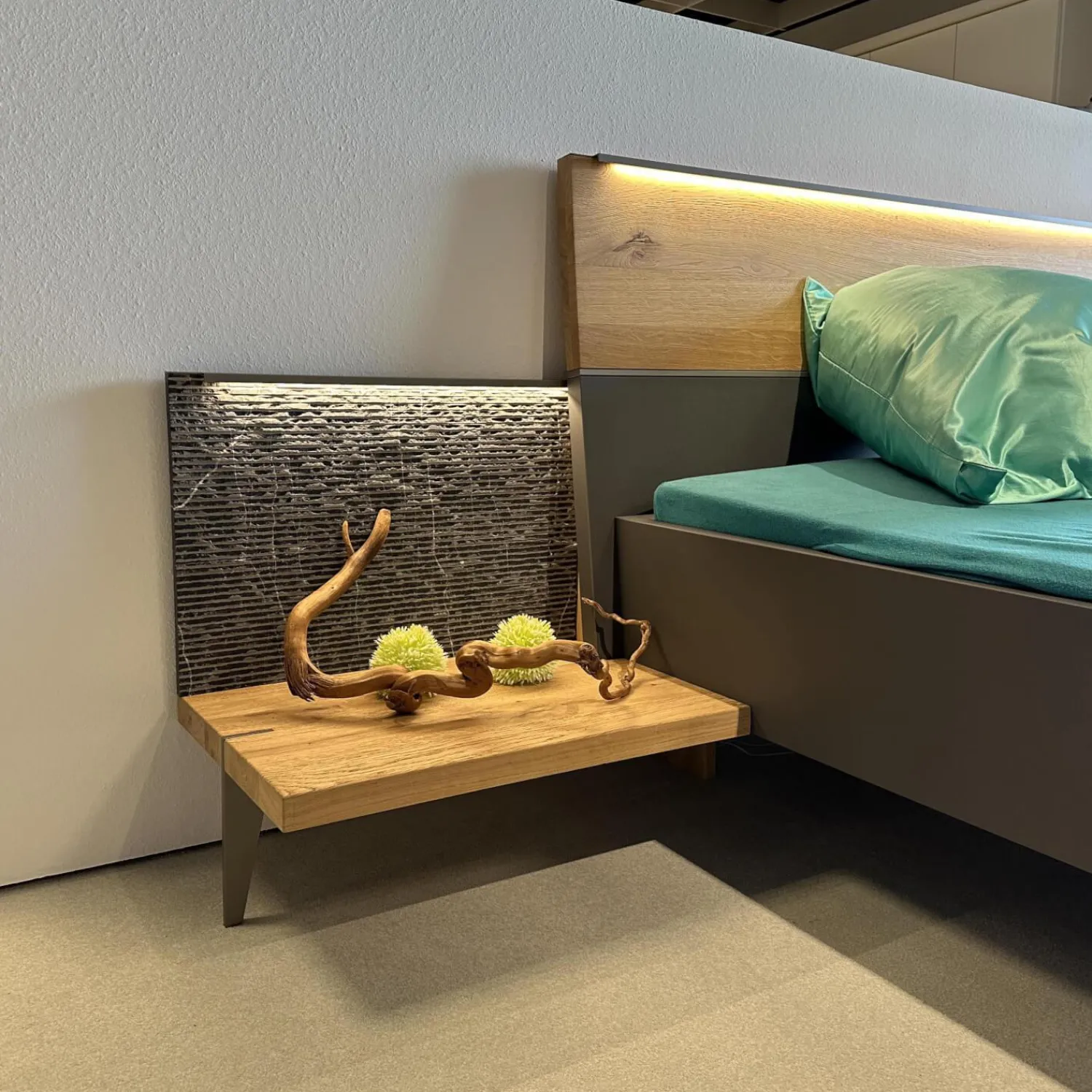 Thielemeyer Ganze Schlafzimmer|Schlafzimmer Milo Wildeiche Massiv Gebürstet Lack Graphit Akzent Naturstein Grau Füße Metall Titan Grau Mit Beleuchtung