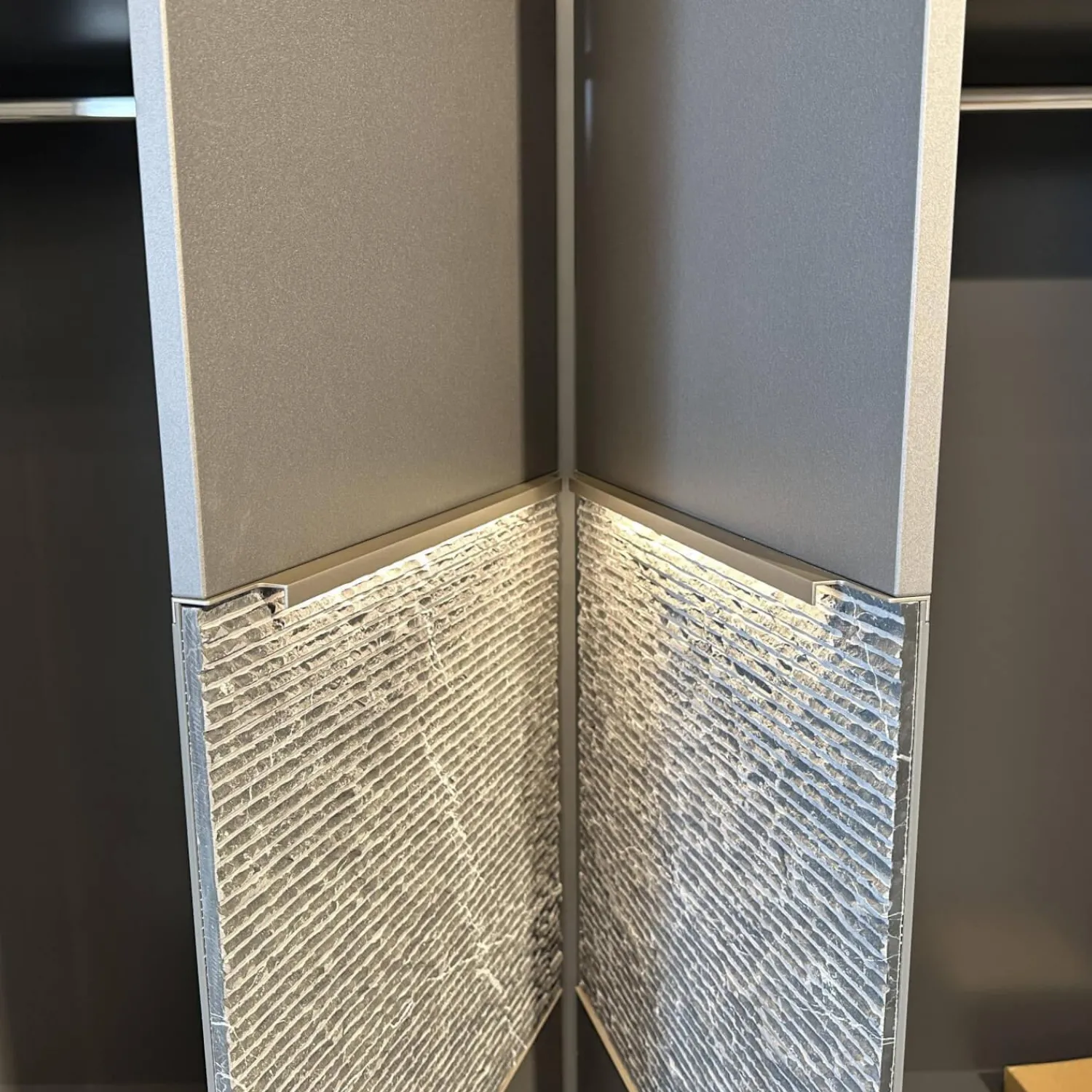 Thielemeyer Ganze Schlafzimmer|Schlafzimmer Milo Wildeiche Massiv Gebürstet Lack Graphit Akzent Naturstein Grau Füße Metall Titan Grau Mit Beleuchtung