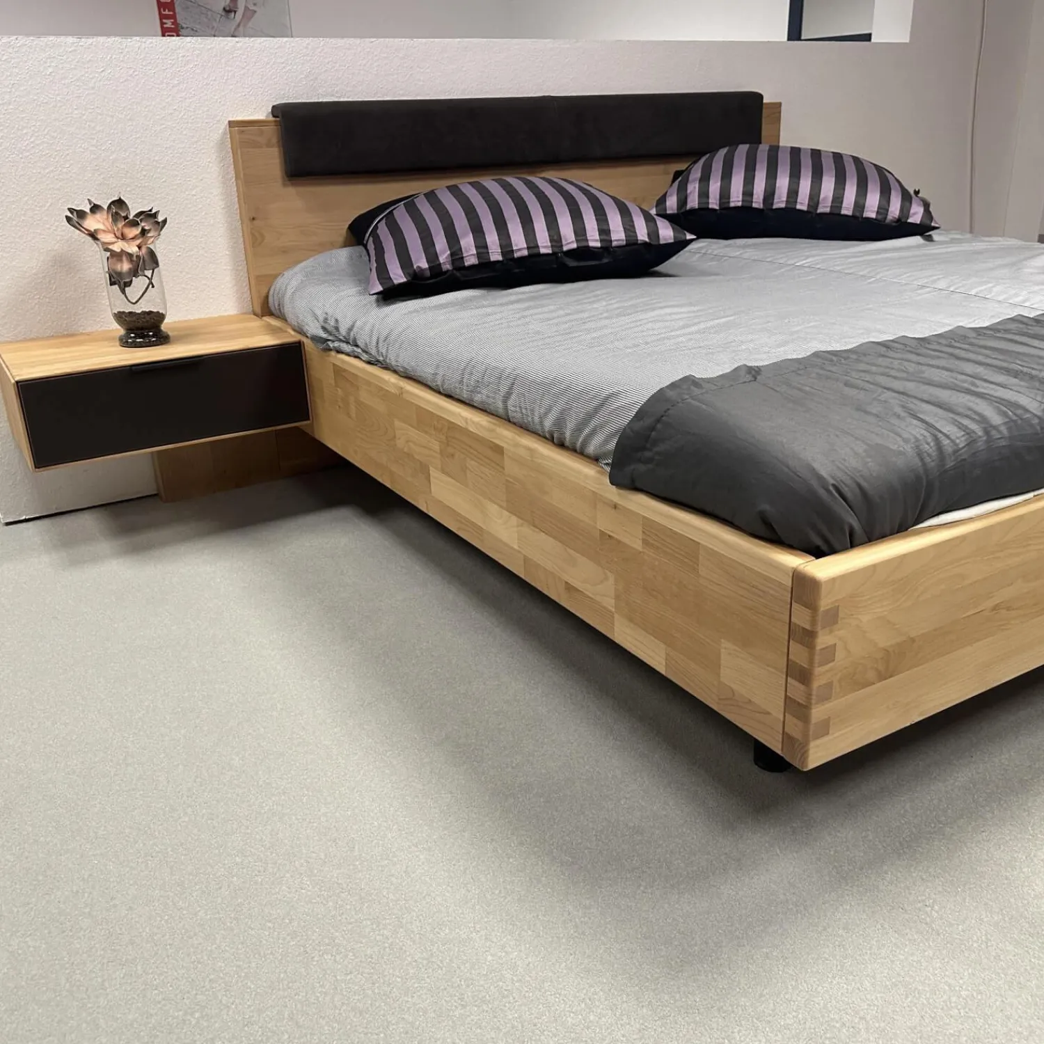 Wöstmann Ganze Schlafzimmer|Schlafzimmer WSM 4400 Kanadische Erle Massiv Natur Akzent Fronten Mattglas Cubanit Schwarz