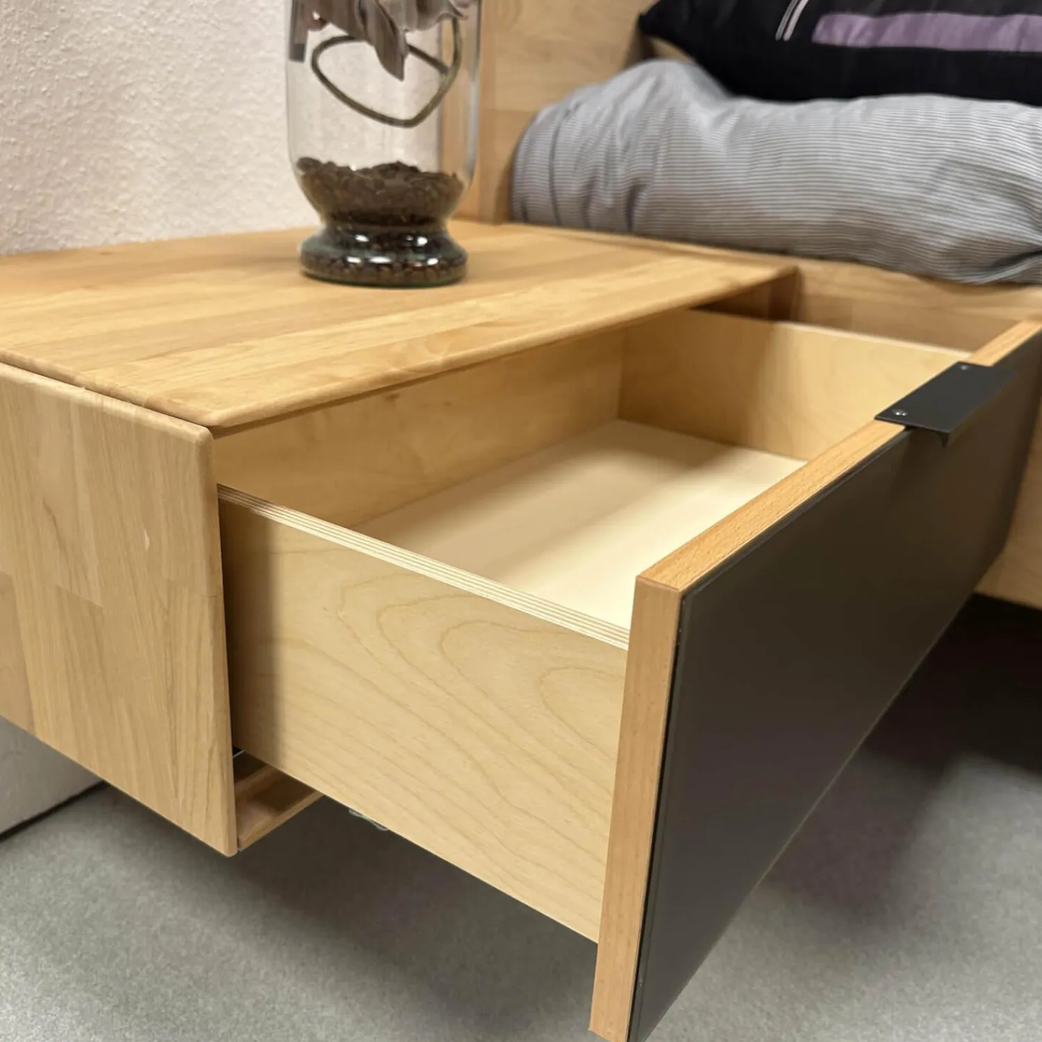 Wöstmann Ganze Schlafzimmer|Schlafzimmer WSM 4400 Kanadische Erle Massiv Natur Akzent Fronten Mattglas Cubanit Schwarz