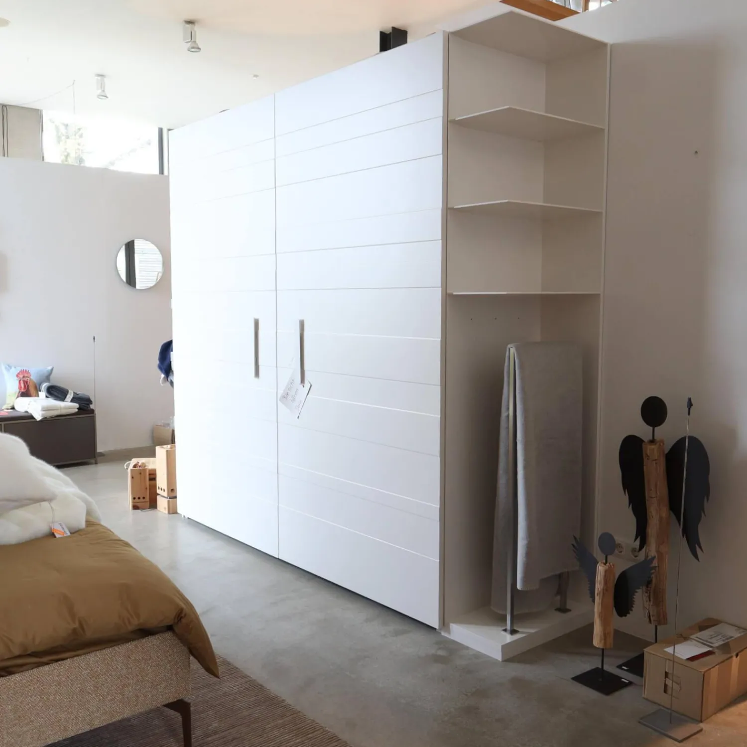 Ligne Roset Kleiderschränke|Schlafzimmerschrank Hide & Seek Lack Weiß