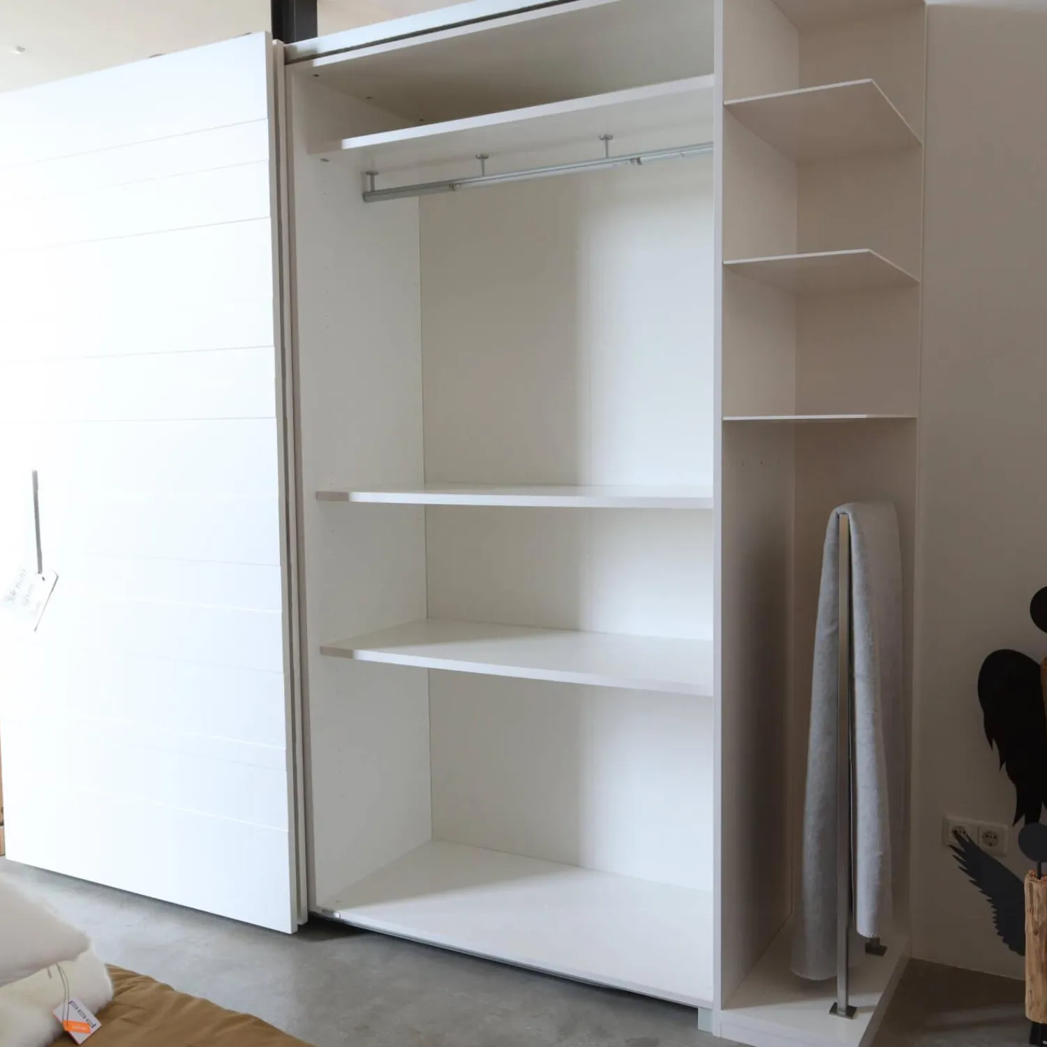 Ligne Roset Kleiderschränke|Schlafzimmerschrank Hide & Seek Lack Weiß