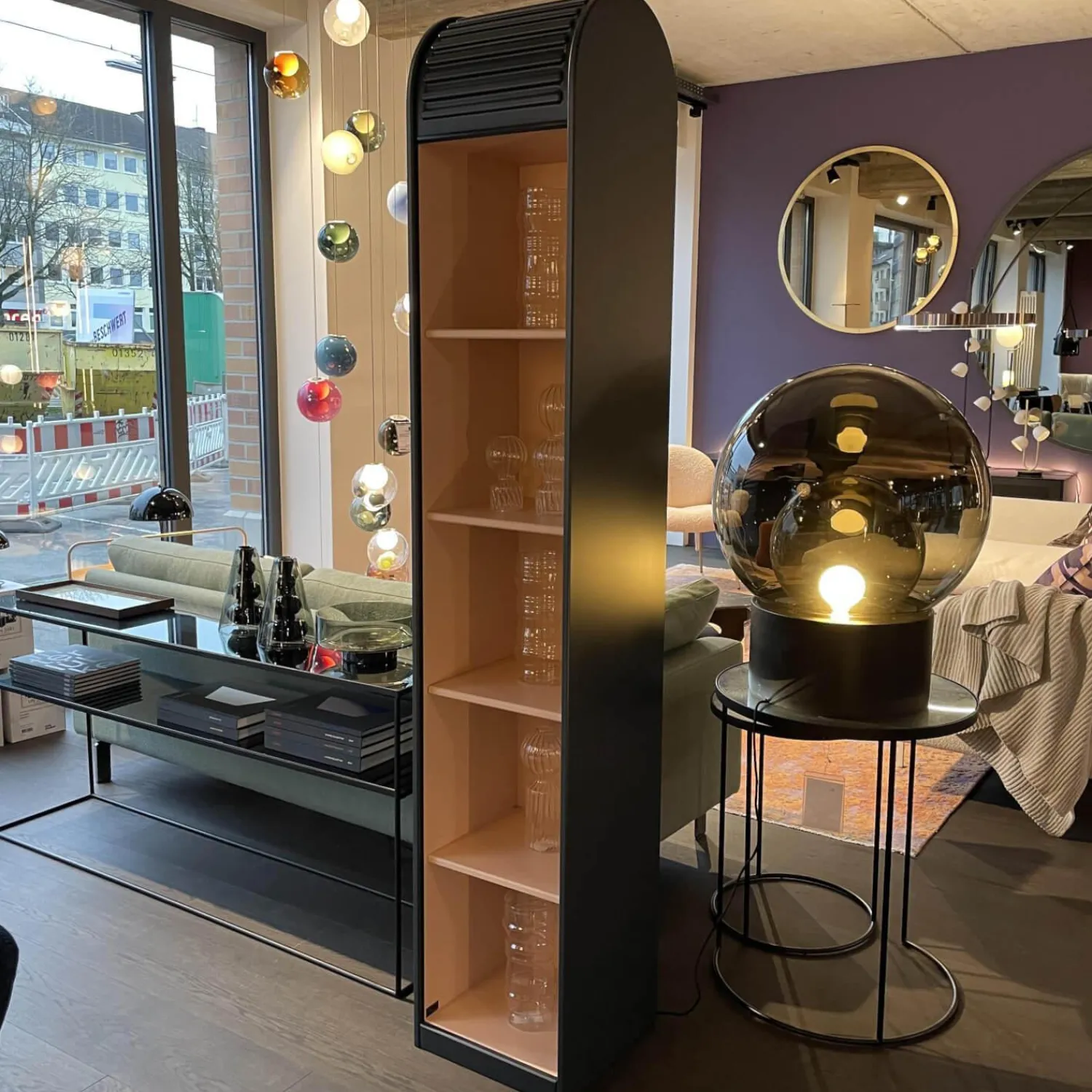 Pastoe Vitrinen & Highboards|Schmaler Schrank Cabinet A´Dammer Duotone Storm Blossom mit Rolladentür