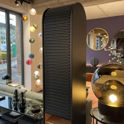 Pastoe Vitrinen & Highboards|Schmaler Schrank Cabinet A´Dammer Duotone Storm Blossom mit Rolladentür