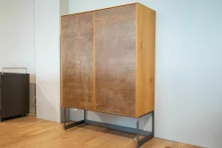 Scholtissek Vitrinen & Highboards|Schrank Alleskönner Korpus Asteiche Naturgeölt Keramikfront Lava Corten